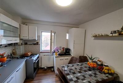 Apartament cu 3 camere decomandat, mobilat în Complex Studențesc