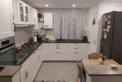 Apartament cu 3 camere decomandat, mobilat în Zorilor