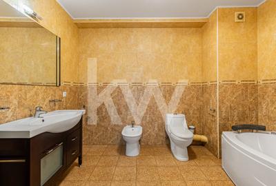 Închiriere apartament 4 camere, acces la parcare cu barieră, strada De Mijloc - 16