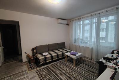 Apartament cu 3 camere semidecomandat, mobilat în Nord