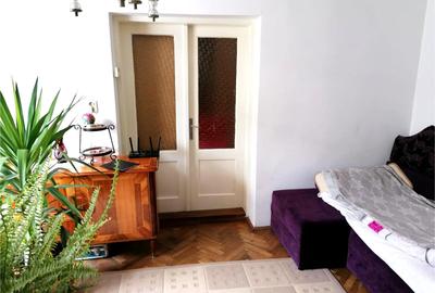 Doua corpuri de casa, zona centrala, pentru locuinta sau firma - 2