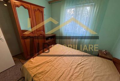 Apartament cu 3 camere semidecomandat în Dâmbu Pietros
