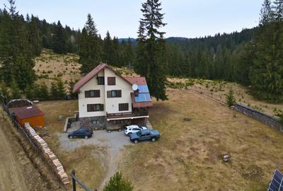 Vilă cu 10 camere P+2E+M 400 M² utili 2800 M² Teren Comandau - 19