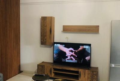 Apartament cu 2 camere semidecomandat, mobilat în Far