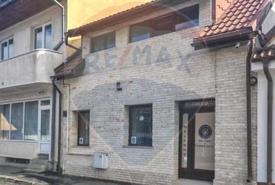 Apartament cu 4 camere de vânzare in zona centrala - 21