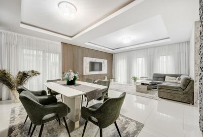 Casă individuală cu 5 camere în Dobroești