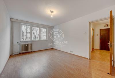 Apartament cu 3 camere decomandat în Drumul Taberei