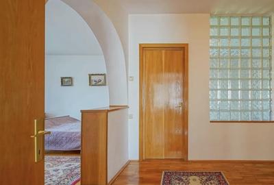 Casa  arhitectura deosebita cu potential afacere - Tractorul - 5 min Coresi - 7