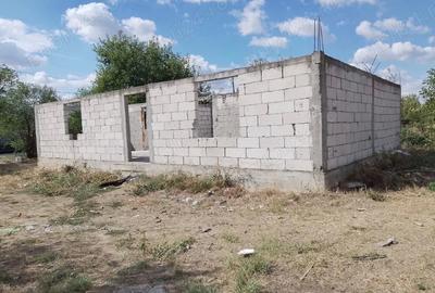 Teren intravilan cu construcție - 1