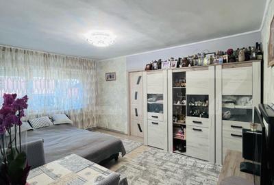 Apartament cu 2 camere semidecomandat, mobilat în 14 Mai
