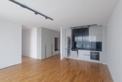 Apartament cu 4 camere decomandat în Băneasa