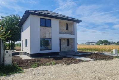 Casă cu 4 camere în Berceni