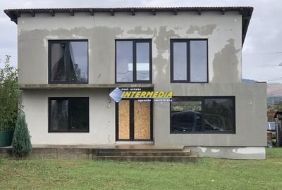 Casă individuală cu 4 camere în Ampoi 3