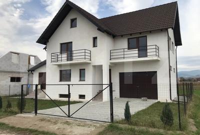 Casă individuală cu 5 camere în Partoș