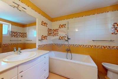 Casă individuală de vânzare | P+E+M | Central | Cristian - 10