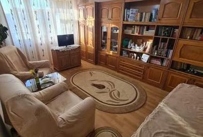 Apartament cu 3 camere decomandat în Giurgiului