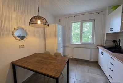Apartament cu 3 camere semidecomandat, mobilat în Gheorgheni