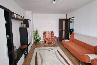 Apartament cu 3 camere decomandat, mobilat în Sud