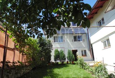 Casă individuală cu 11 camere în Dâmbul Rotund