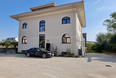 Casă individuală cu 8 camere în Sisești