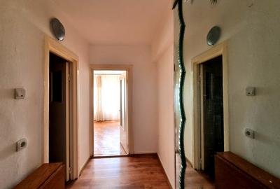 Ultracentral-bloc din 1986- Ap. 2 camere decomandate- etaj 3 cu lift - 8