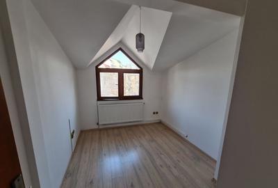 Vila cocheta cu 4 camere, parcare si curte - Baneasa - 12