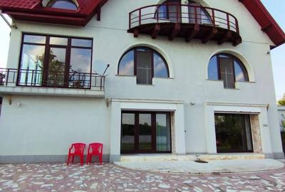 Casă individuală cu 8 camere în Balotești