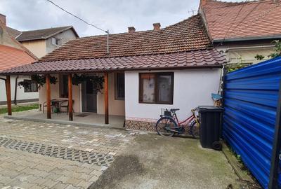 Casă cu 2 camere în Central