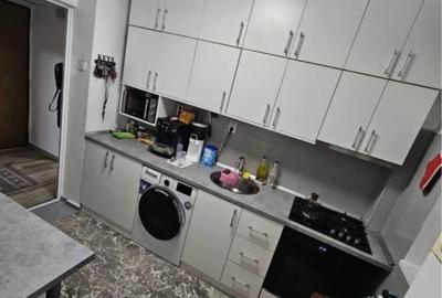 Apartament cu 3 camere decomandat în Mircea cel Bătrân