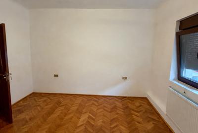 Casă individuală cu 2 camere în Central