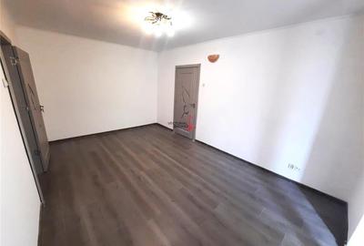 2 camere semidecomandat, etaj intermediar Parcul National - 11