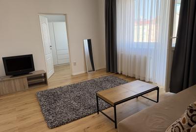 Apartament cu 2 camere semidecomandat, mobilat în Mihai Viteazul