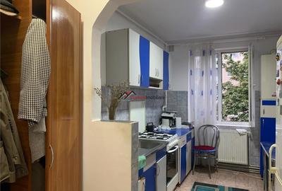 Apartament 2 camere + bucătărie, renovat recent, cu parcare – Dealul F - 5