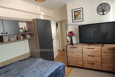 Apartament cu 3 camere semidecomandat, mobilat în Titan