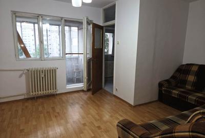 13 Septembrie / Petre Ispirescu - Garsoniera  -26,27 mp , bloc construit in 1986 - 1