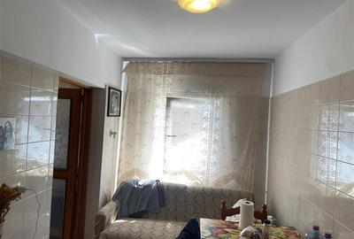 Apartament 2 camere , zona ultracentrala - Piata Moldovei , et 2 , decomandat , - 5