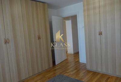 Apartament de inchiriat cu 3 camere- Bd. Decebal - 11