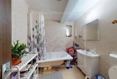 Apartament mobilat, 2 camere, 2 balcoane, loc de parcare -T. Ricci - 14