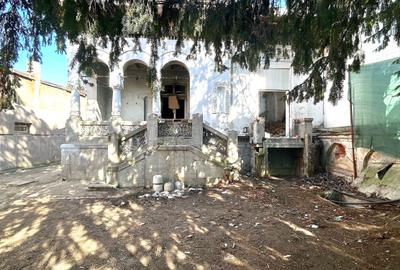 Oferta Rara - Parcul Cismigiu vila (de renovat), singur curte si  cu teren mare - 5
