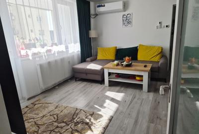 Apartament cu 3 camere semidecomandat în Bucur Obor