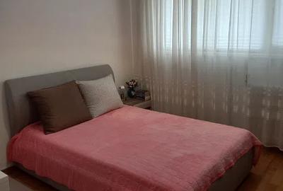 Apartament cu 3 camere decomandat în Drumul Taberei