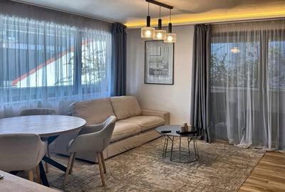 Apartament cu 3 camere semidecomandat, mobilat în Victoriei