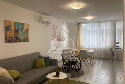 Apartament cu 2 camere semidecomandat, mobilat în Central