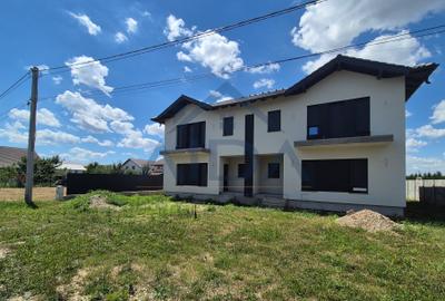Duplex modern de vânzare în Bucovăț - Remetea Mare - 1