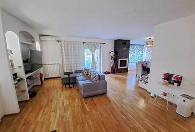 Apartament cu 4 camere decomandat, mobilat în Pipera