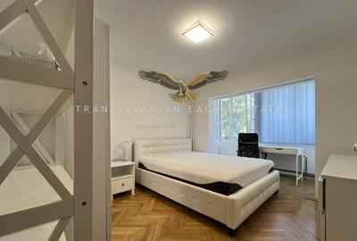 Apartament cu 4 camere semidecomandat, mobilat în Zorilor