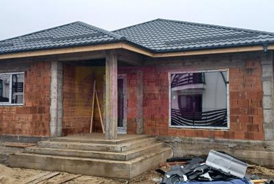 Săbăreni, casă nouă 4 camere parter, curte 480 mp - 3