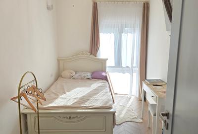 Vand apartament 4 camere deosebit in Deva, bld. Decebal (ultracentral), etaj 1 - 4
