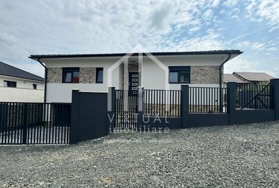 Casa individuala superba in Selimbar- 4 camere, 2 bai, garaj, terasa - 1
