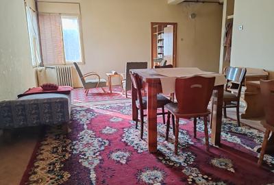 Apartament cu 5 camere semidecomandat în Central